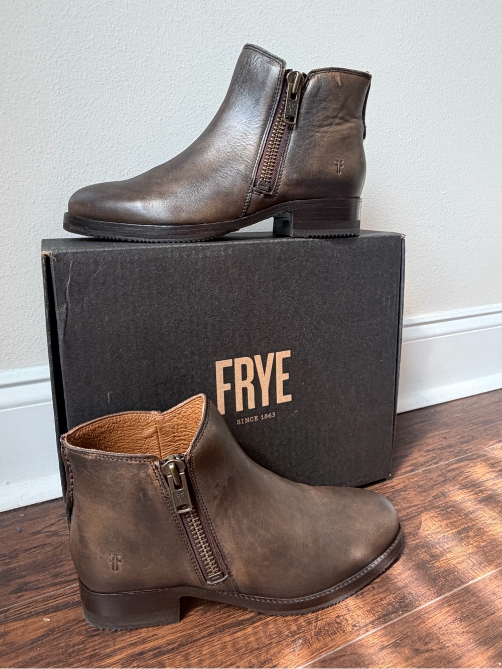 FRYE Madison Moto Shootie Dark Brown Leather Ankle Boots - Size 8.5